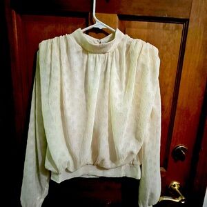 ADORABLE & UNIQUE!! Cute shoulder pads give this a dressy/funky vibe 🕶️